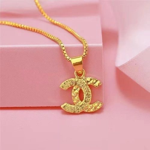 Chanel CC Interlocking Pendant Necklace Gold