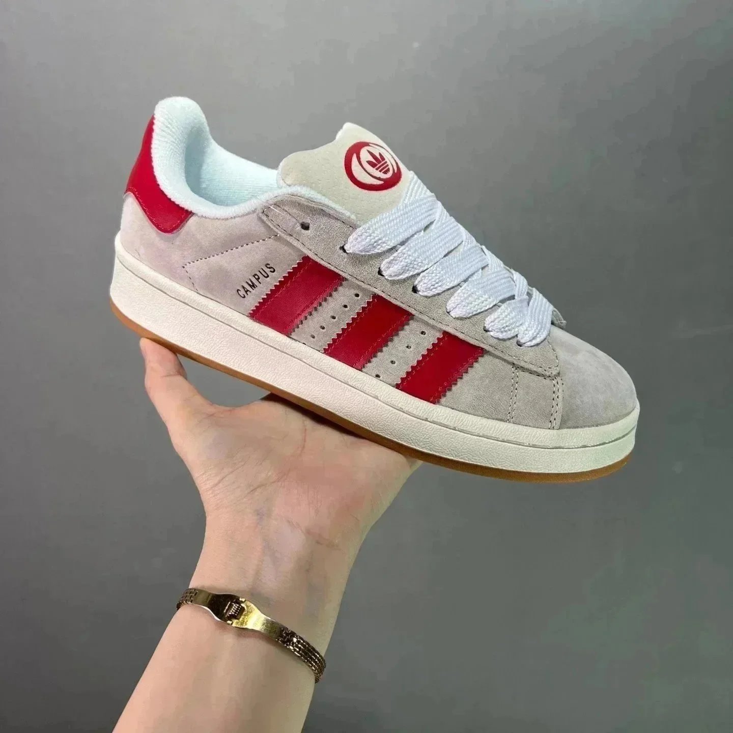 灰红 灰红