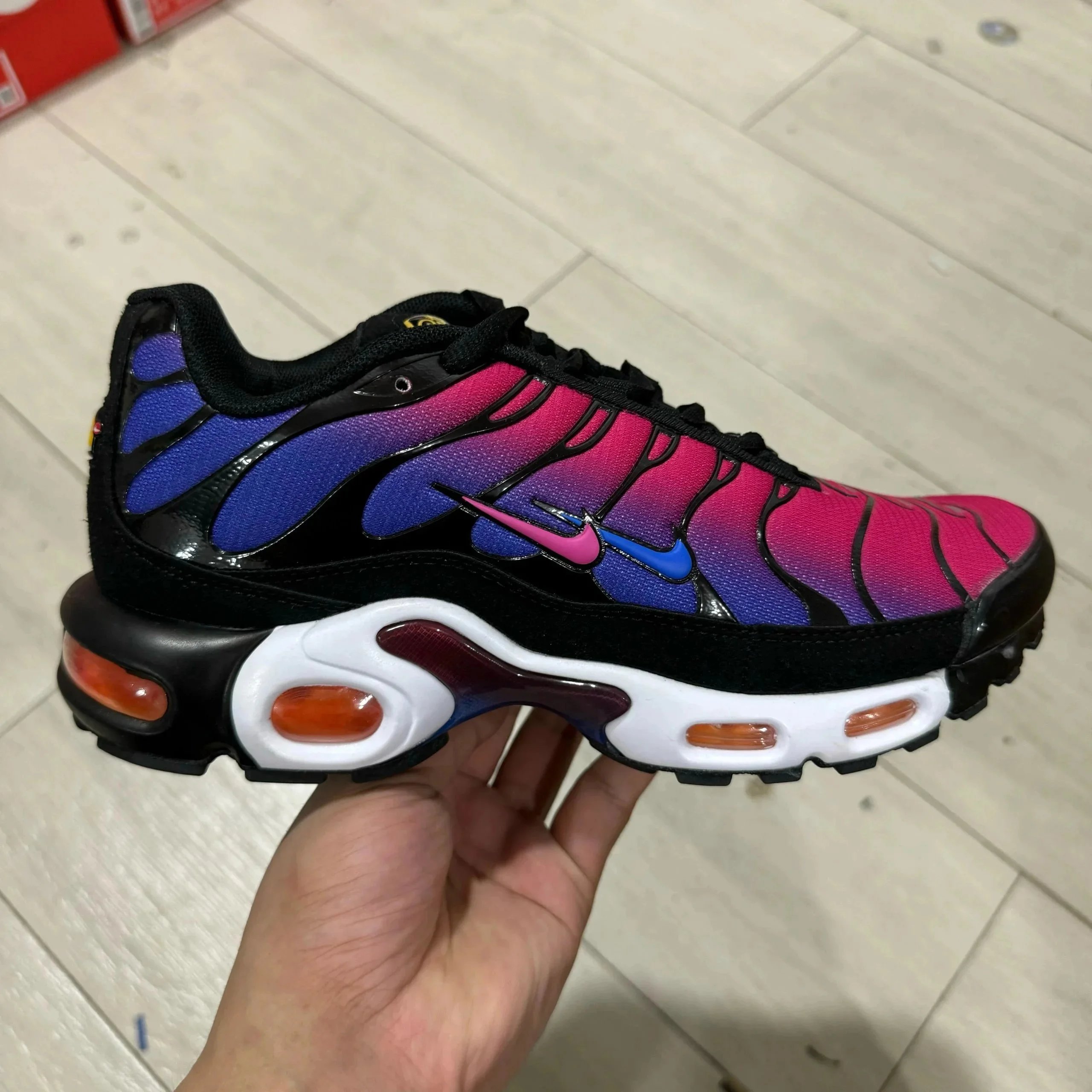 货2紫红 货2紫红