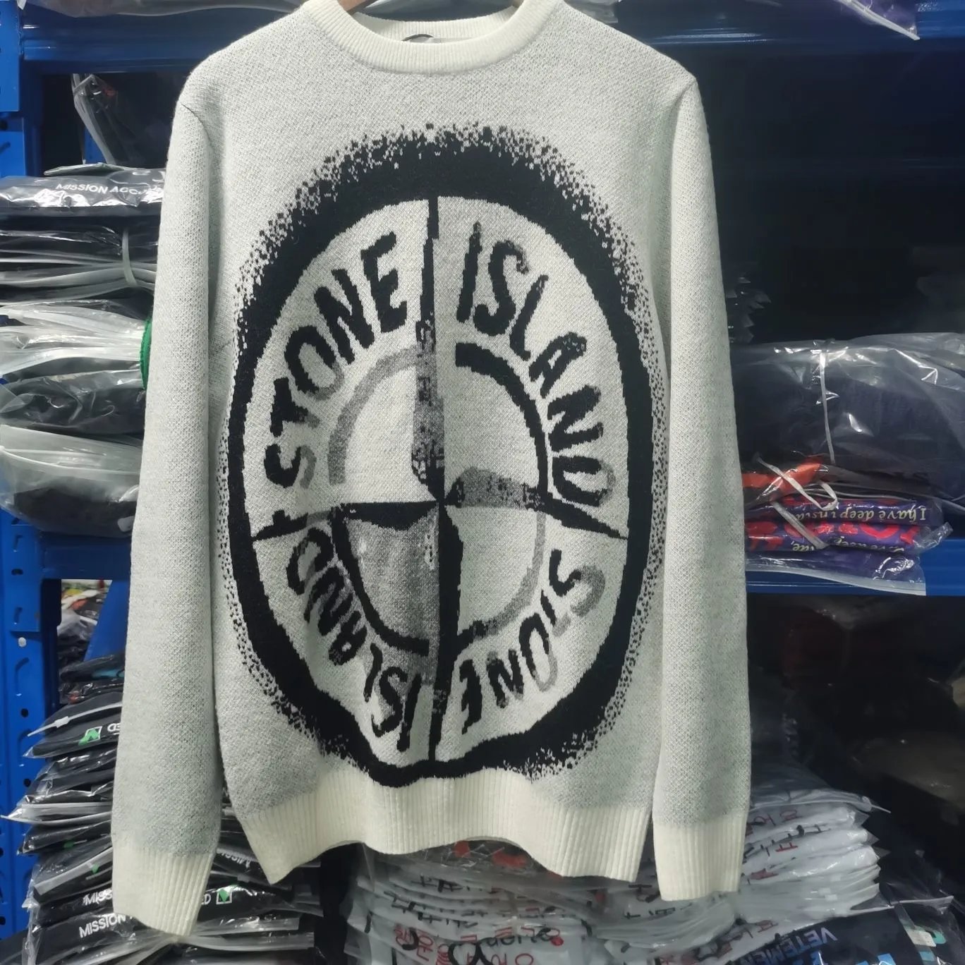 灰白色 灰白色