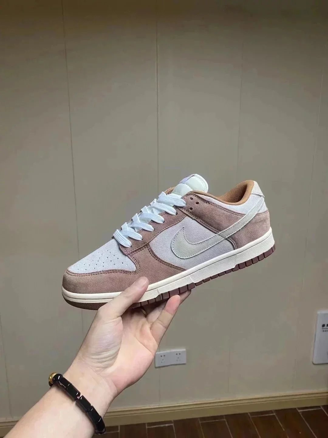 32 32
