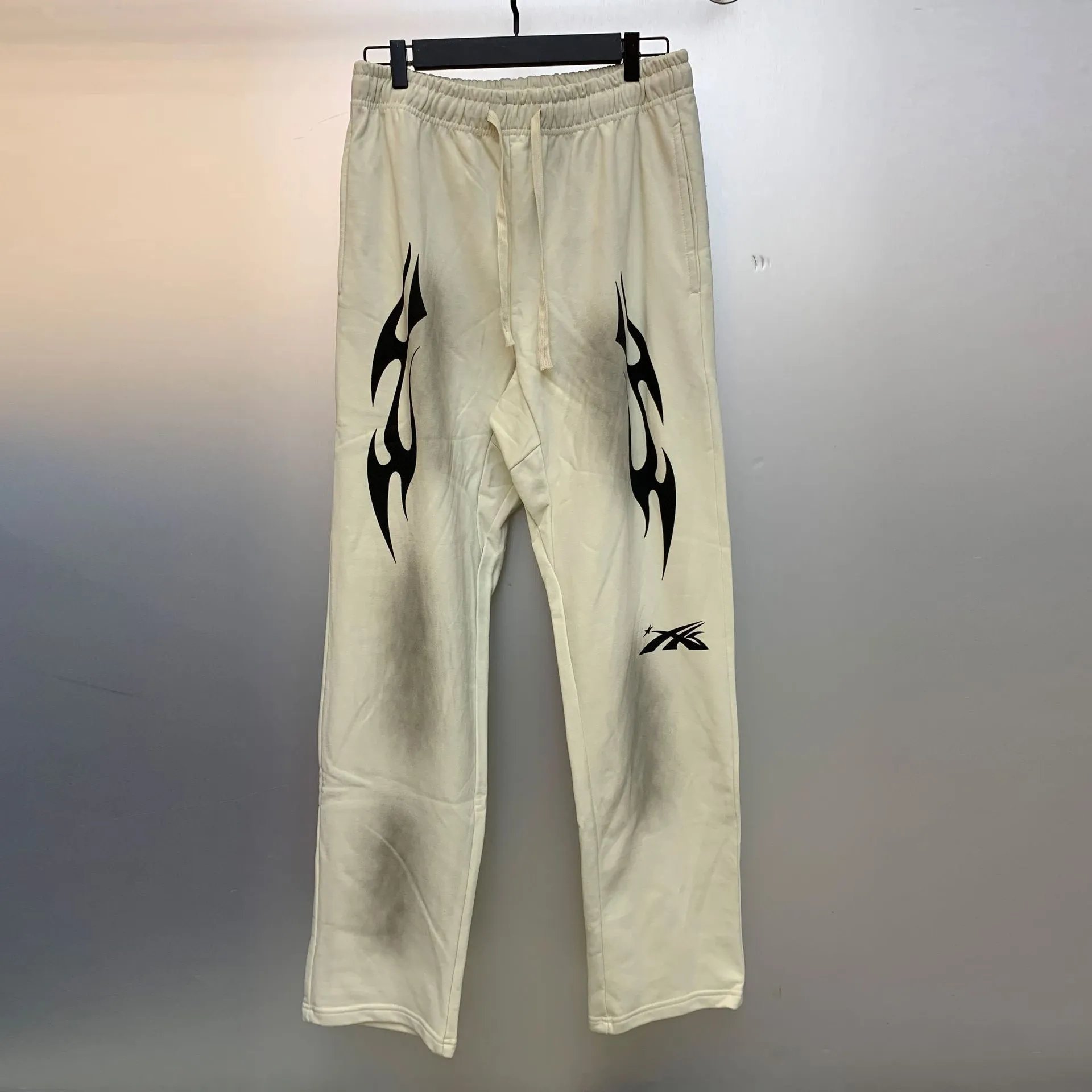 H819 H819