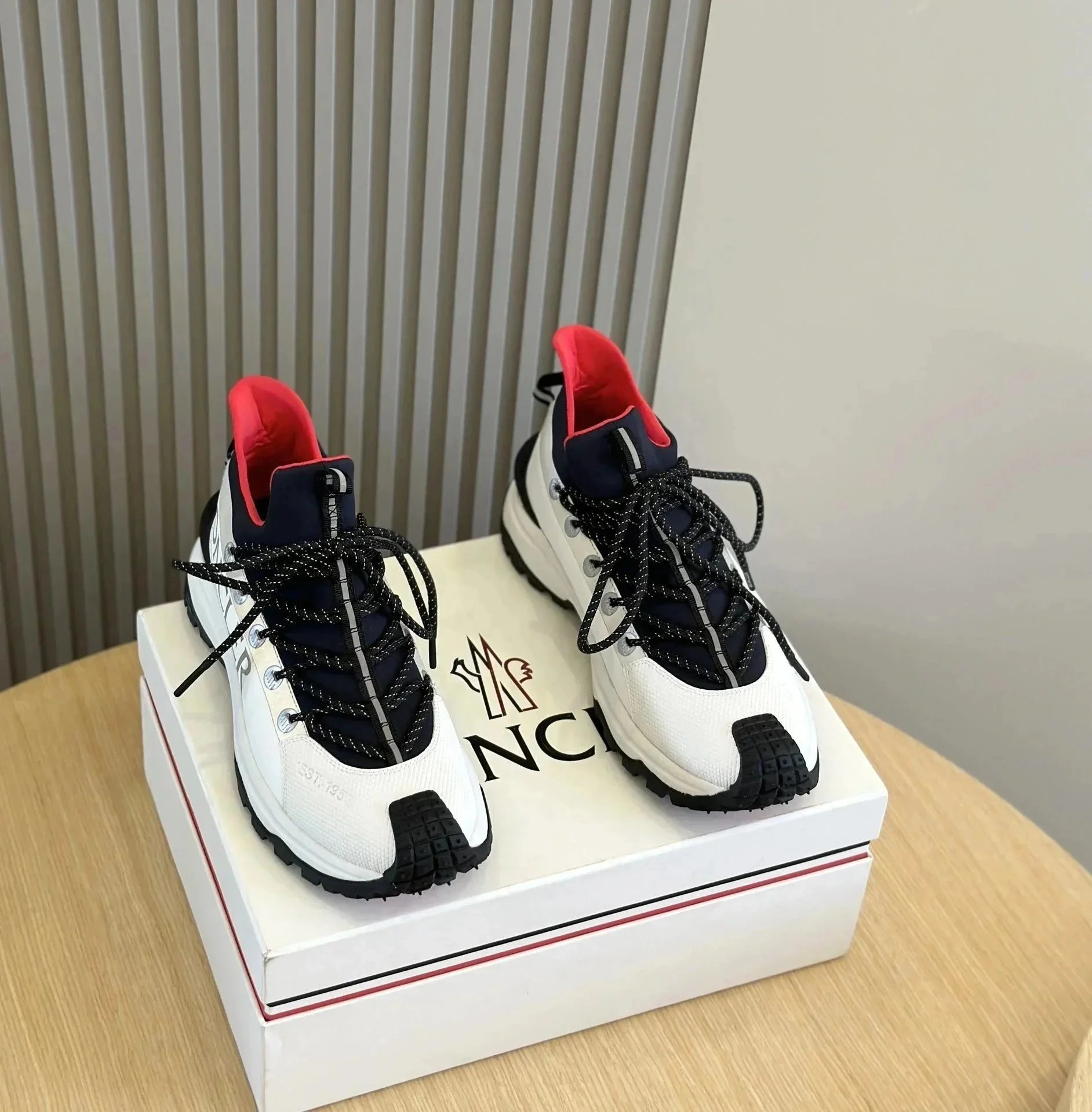 27黑色005 27黑色005