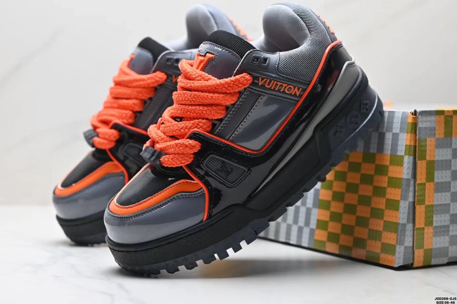 32 32
