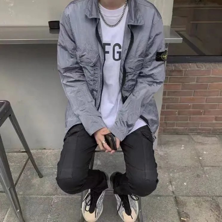灰色