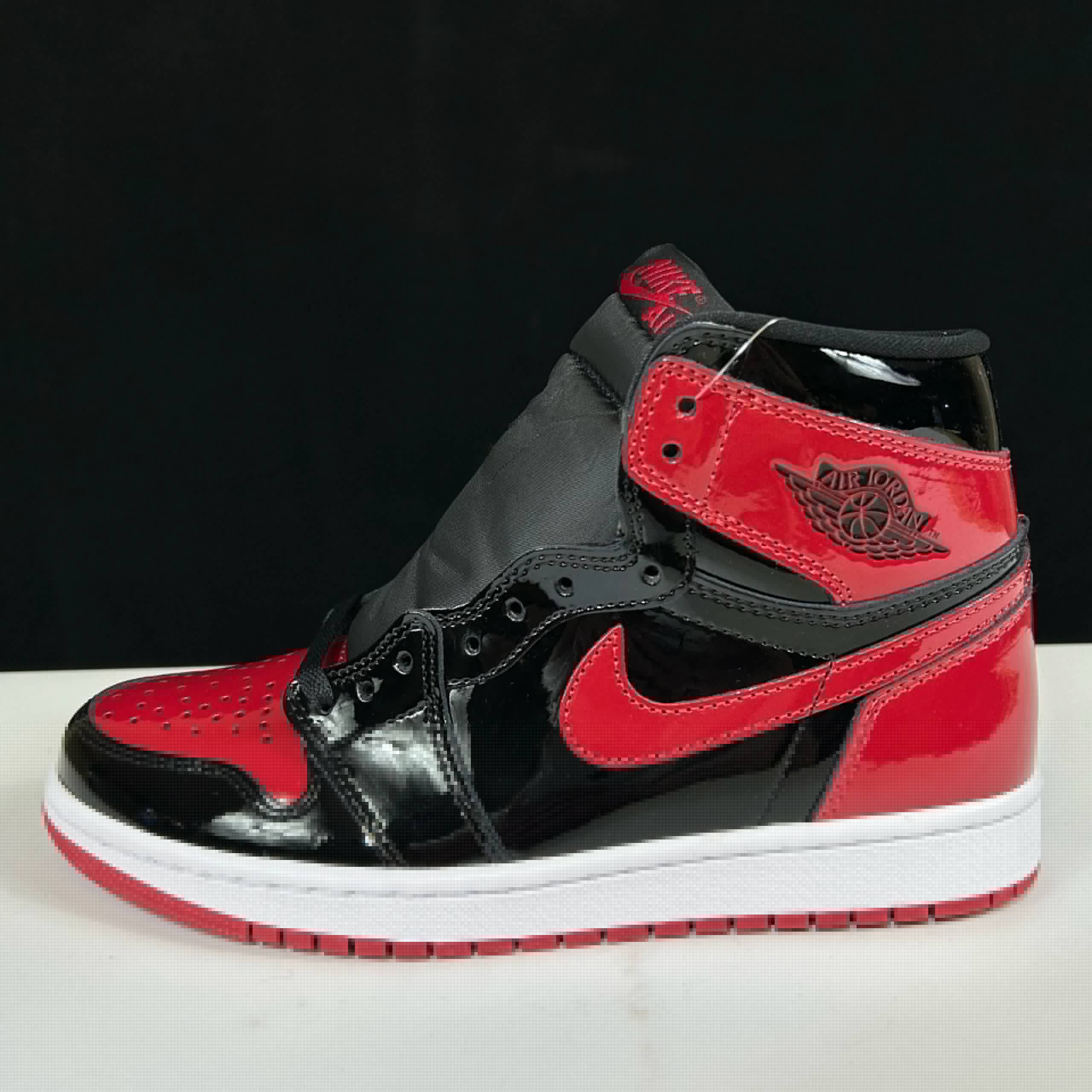 Aj1 黑红漆皮禁穿 555088-063