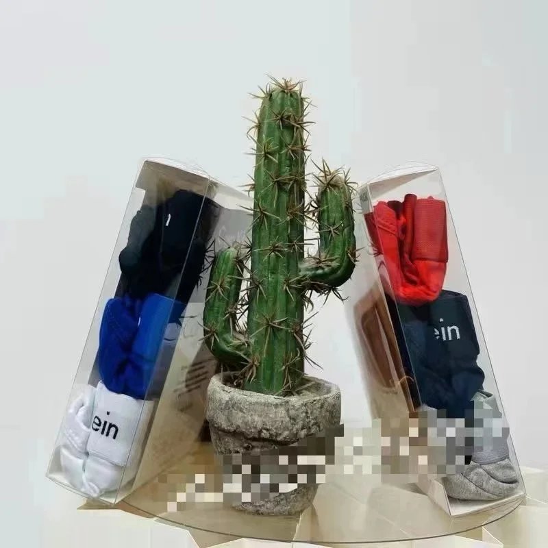 3 notes of your choice of colors