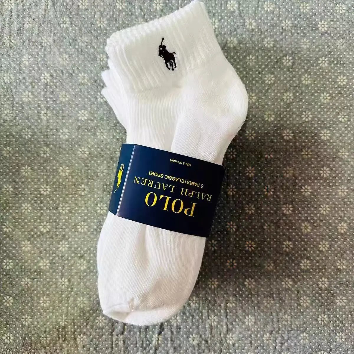 Six pairs of white mid-calf socks03