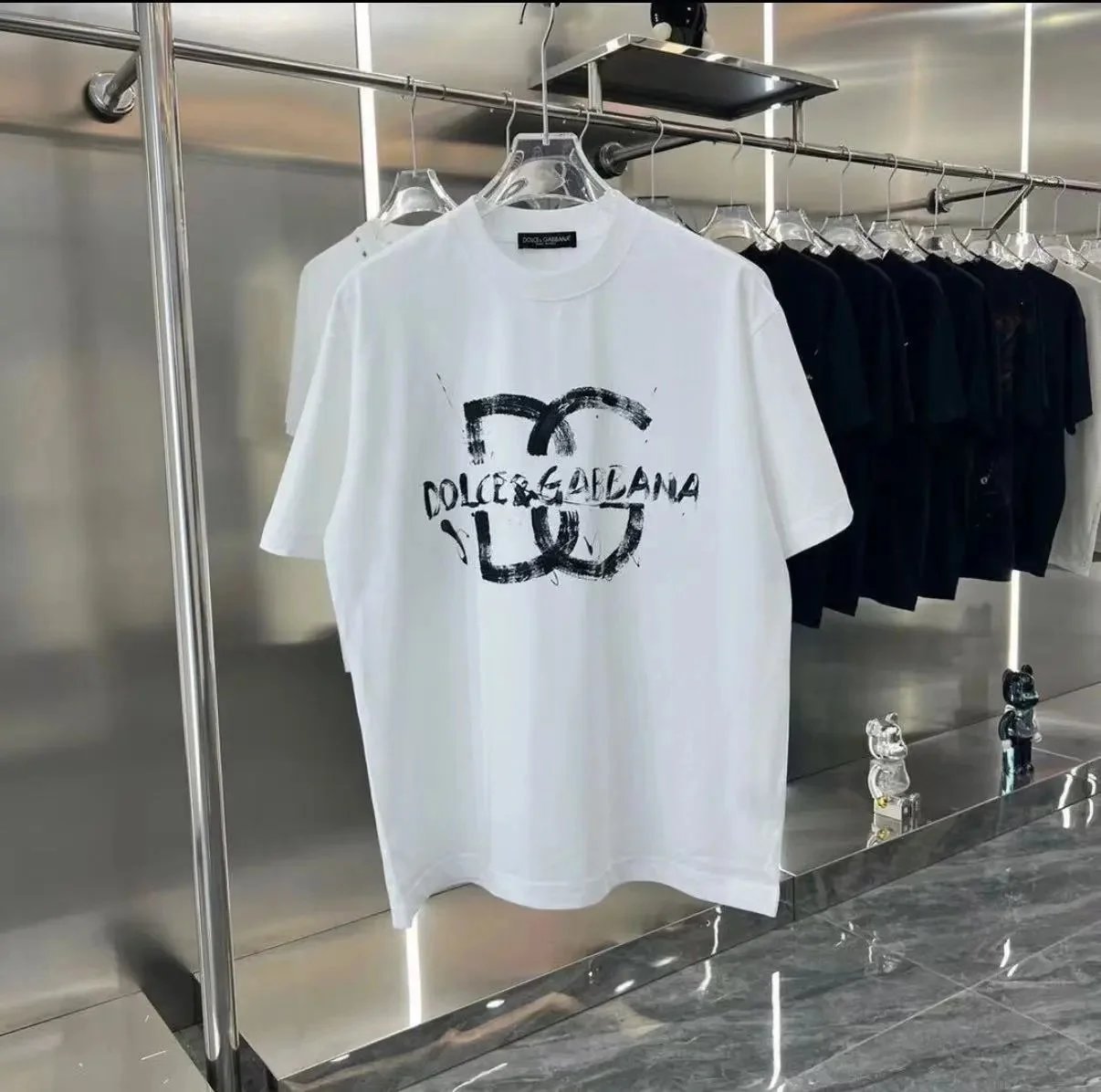 32 32