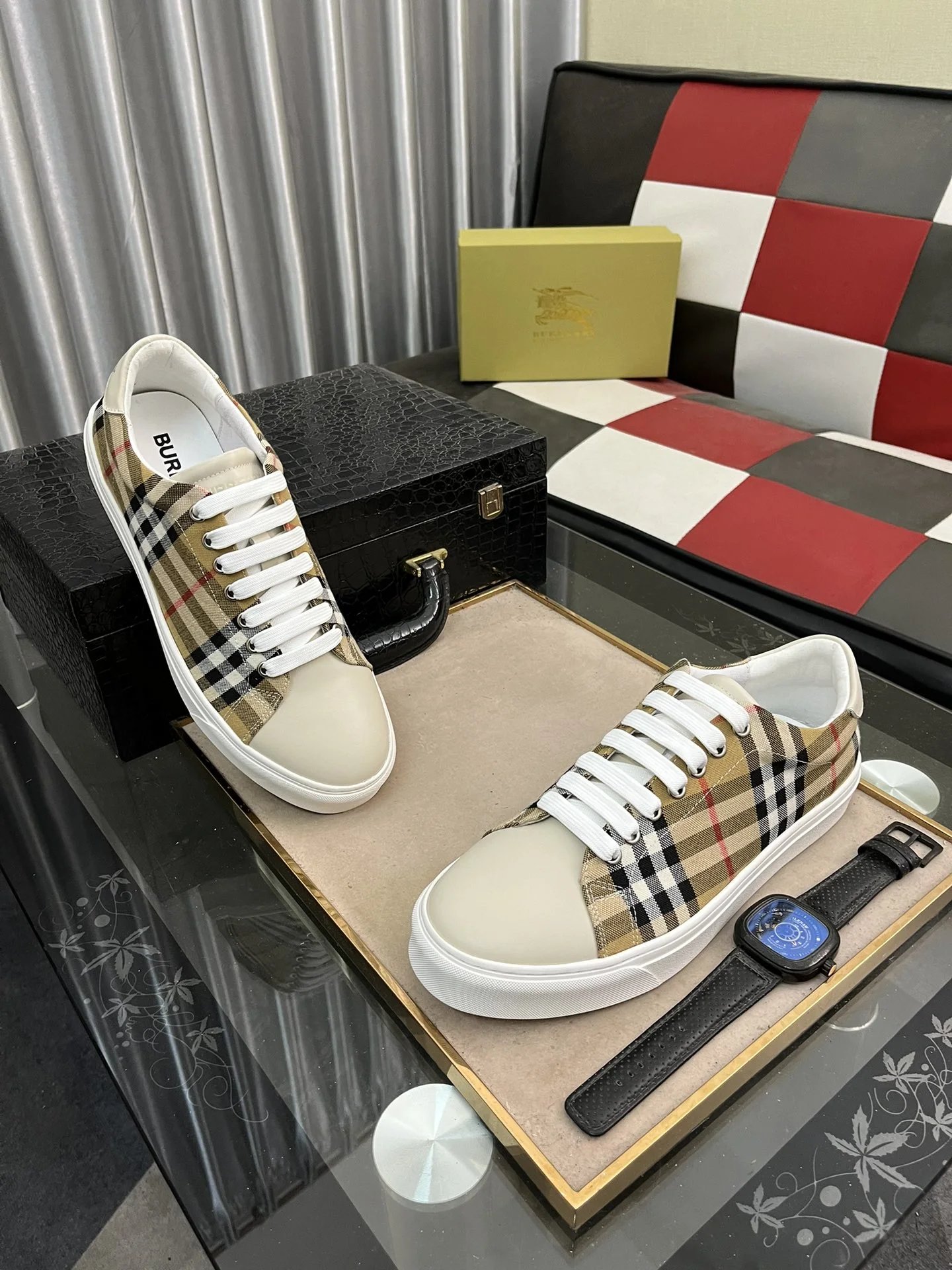 6 6