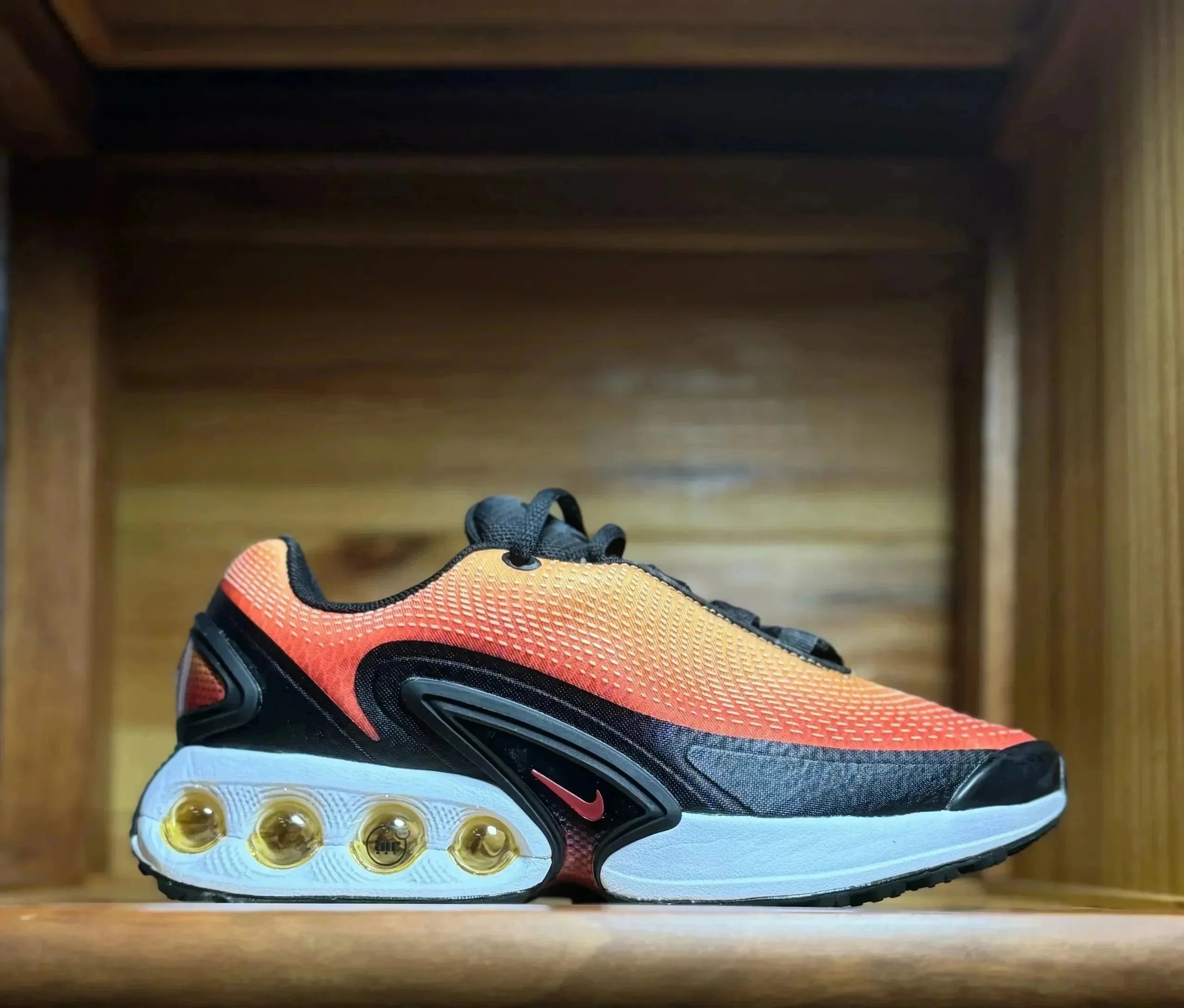 32 32