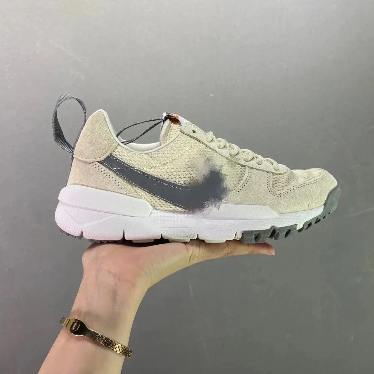 灰色 灰色