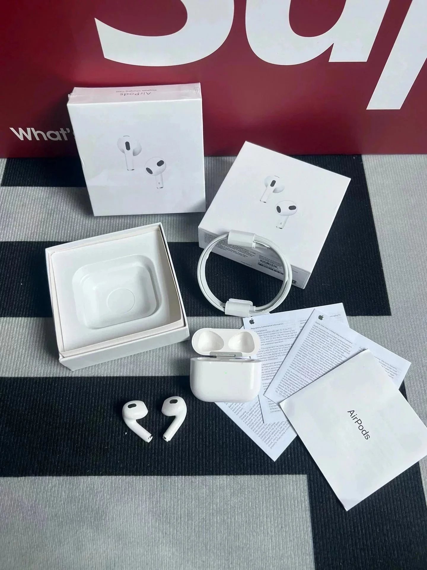 AirPods 4 AirPods 4