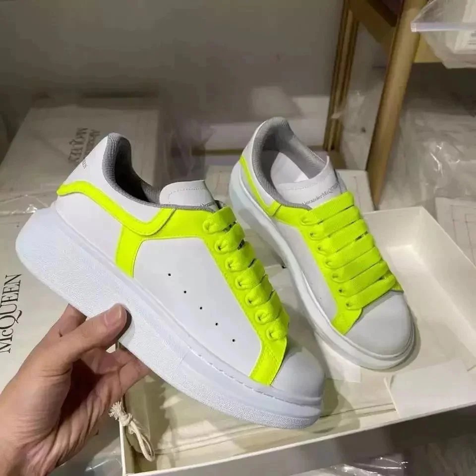 32 32