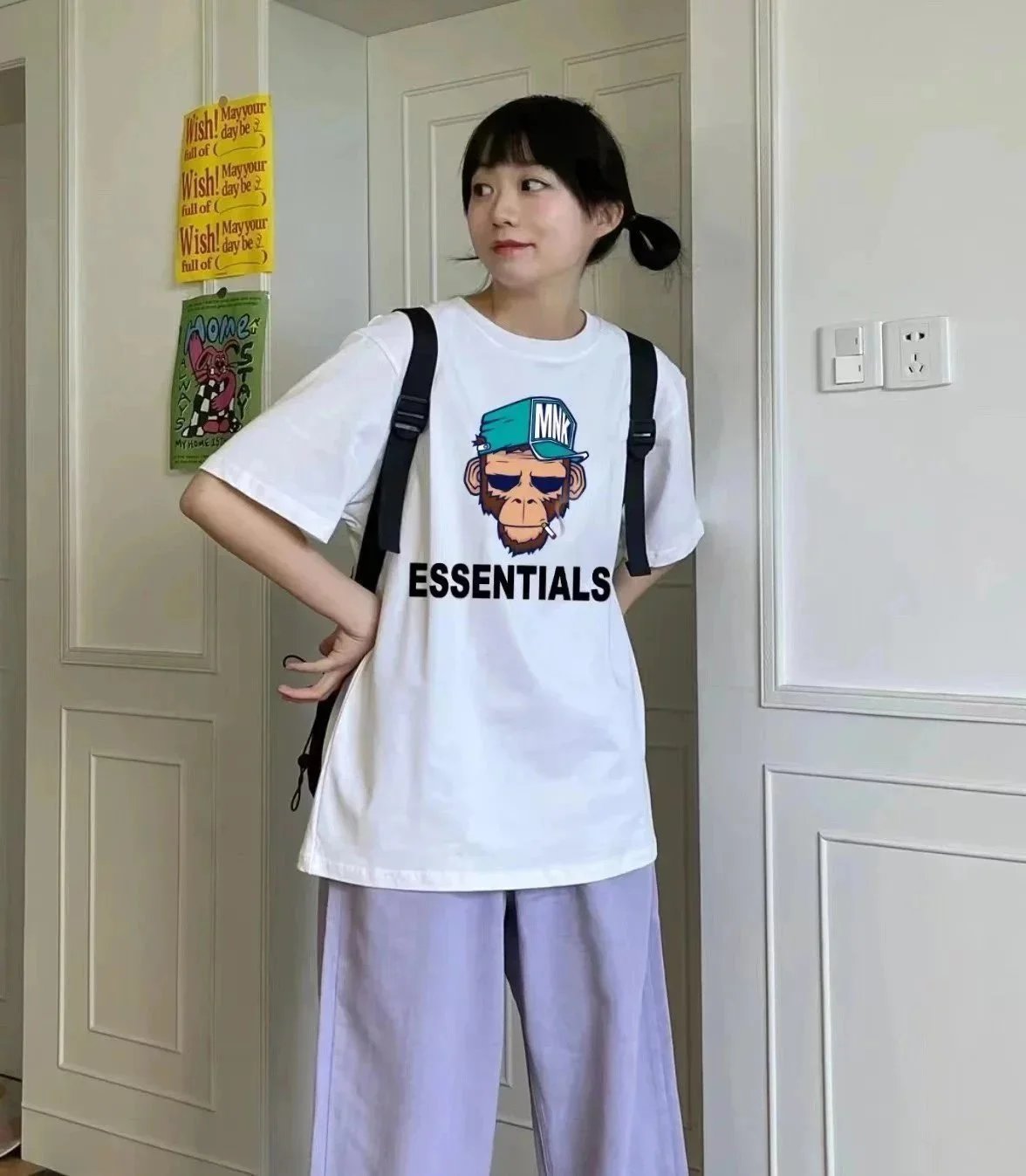 白色抽烟猴002 白色抽烟猴002